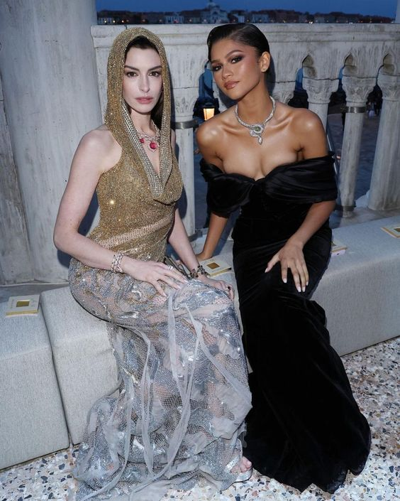 TheCinesthetic's tweet photo. anne hathaway and zendaya https://t.co/0DPNxeLa6l