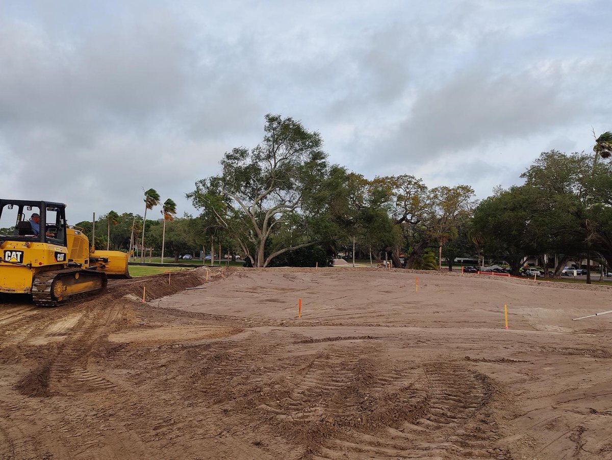 XGD_TDI's tweet image. There sure is a 'whole lotta SHAPIN goin on' 🎶 in these @dunedingolfclub pics with the 'killer' being Ron Hart, shaper extraordinaire! #shapeit #bunkers #tees #greens #ohmy #wehavethebeststaff