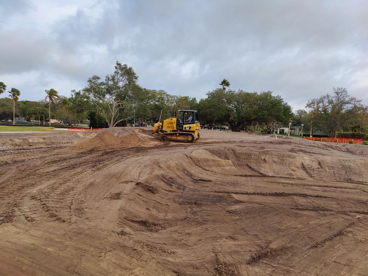 XGD_TDI's tweet image. There sure is a 'whole lotta SHAPIN goin on' 🎶 in these @dunedingolfclub pics with the 'killer' being Ron Hart, shaper extraordinaire! #shapeit #bunkers #tees #greens #ohmy #wehavethebeststaff