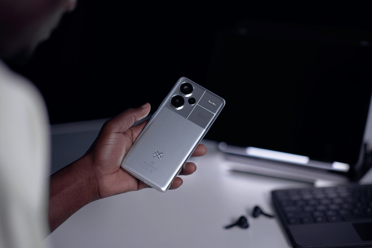 smartechdaily's tweet image. #RedmiNote13ProPlus5G Spacial Mystic Silver 😍😍😍