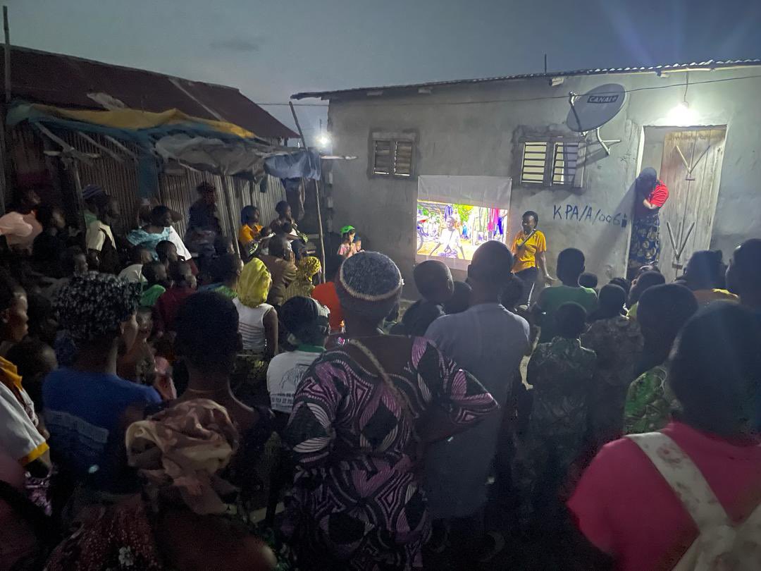 🎥 make media to make change — 6th community film screening in #Cotonou waterfronts of #IfWallCouldTalk, a film co-produced by JEI &amp; <a href="/PCEI4/">PCEI</a> about the struggles of urban poor PLWDs in #Lagos — kicking off campaign to support poor PLWDs in Cotonou to access #equalchance benefits 💪