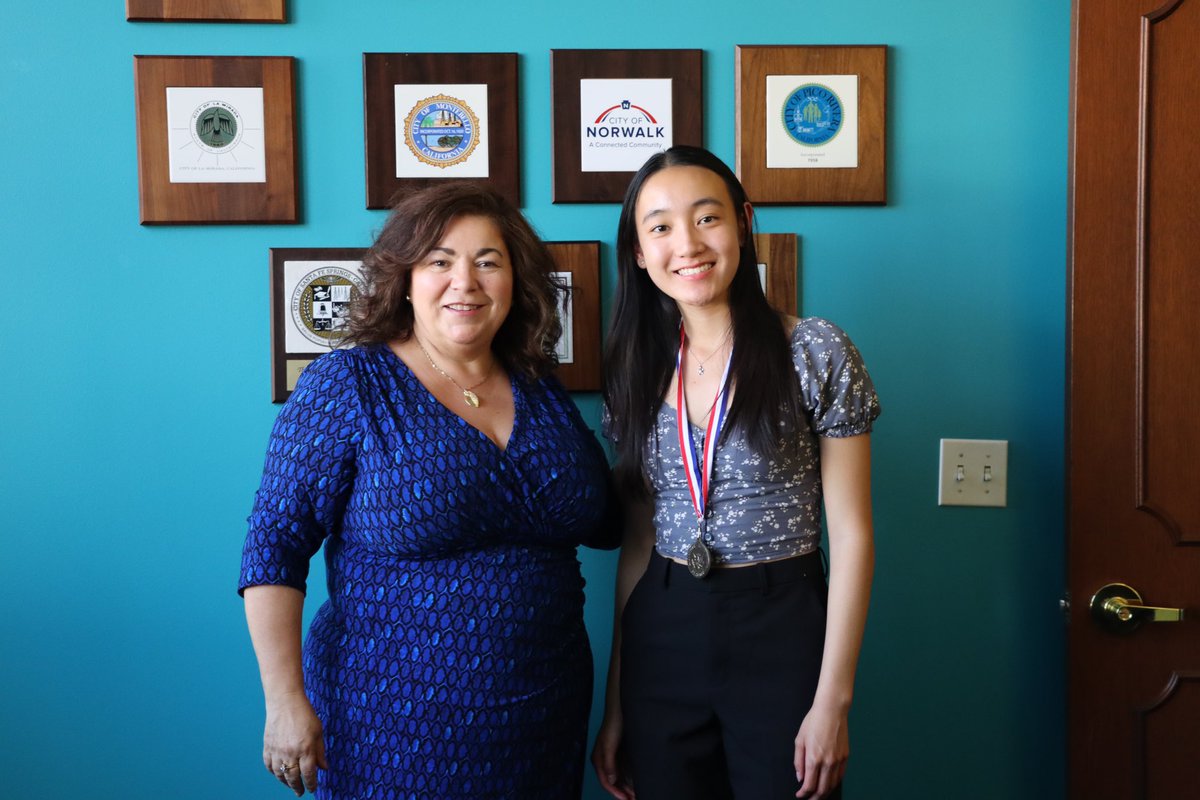 Last week I had the chance to present medals to #CA38 Congressional Award medalists! 

The Congressional Award represents Congress’ highest honor for America’s youth and I am so proud of all the work these youth have contributed to our community.