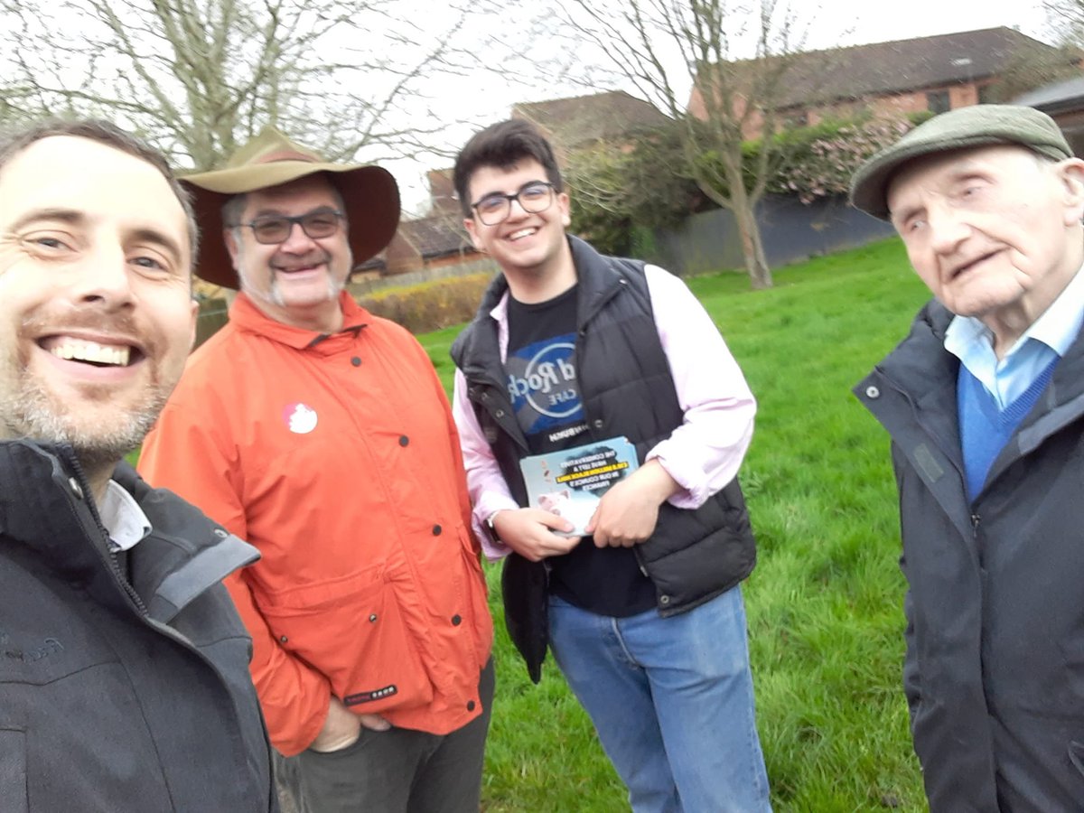 A fantastic day of canvassing with @HarlowLabour today. Huge thank you to @hilarybennmp and @helenhayes_ for coming along to help! #labourdoorstep @JamesGriggs512 @AlexJKyriacou @mingall63