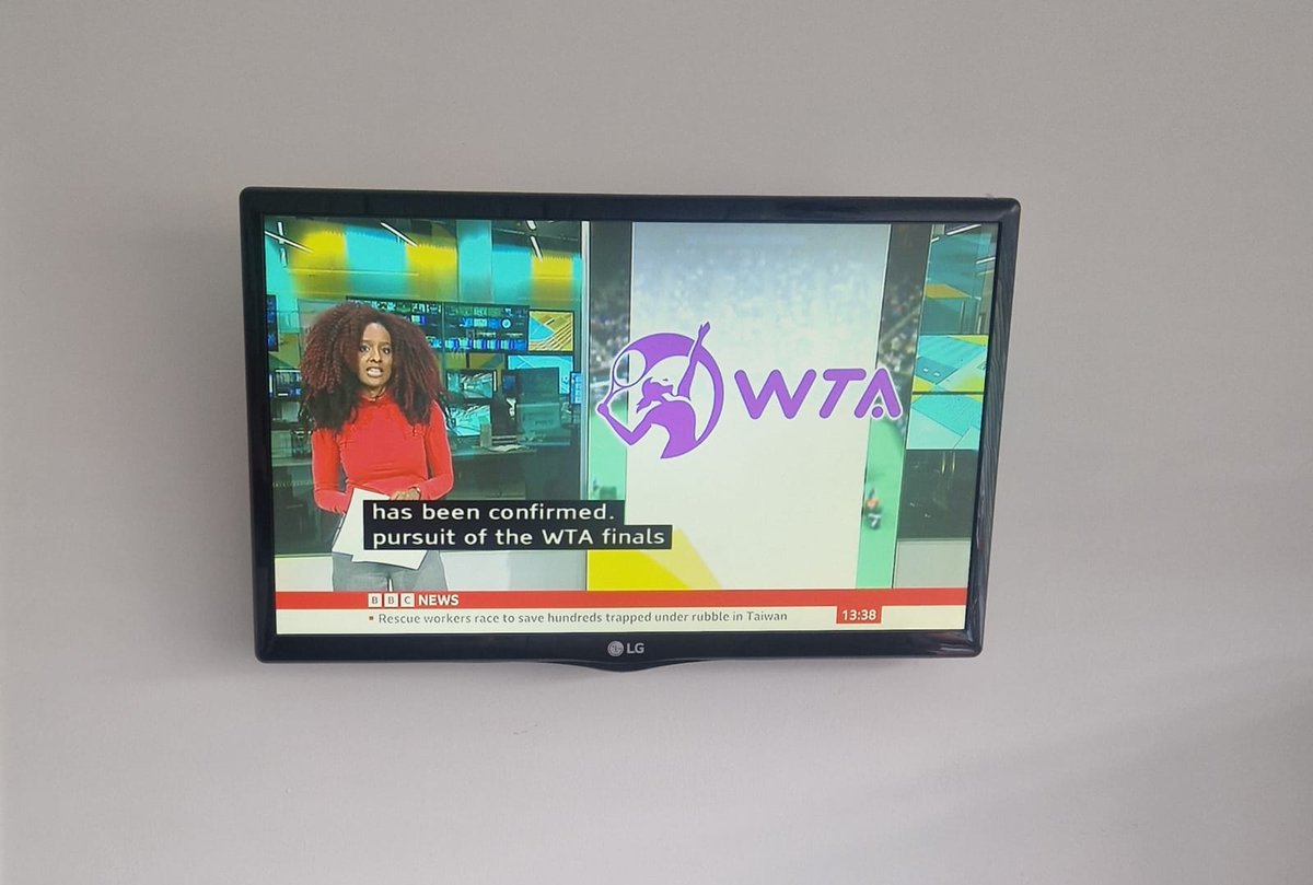 I presented BBC Sportsday on the BBC News channel at lunch time. One of the main stories: WTA Finals heading to Saudi Arabia. 📷 Faye B
