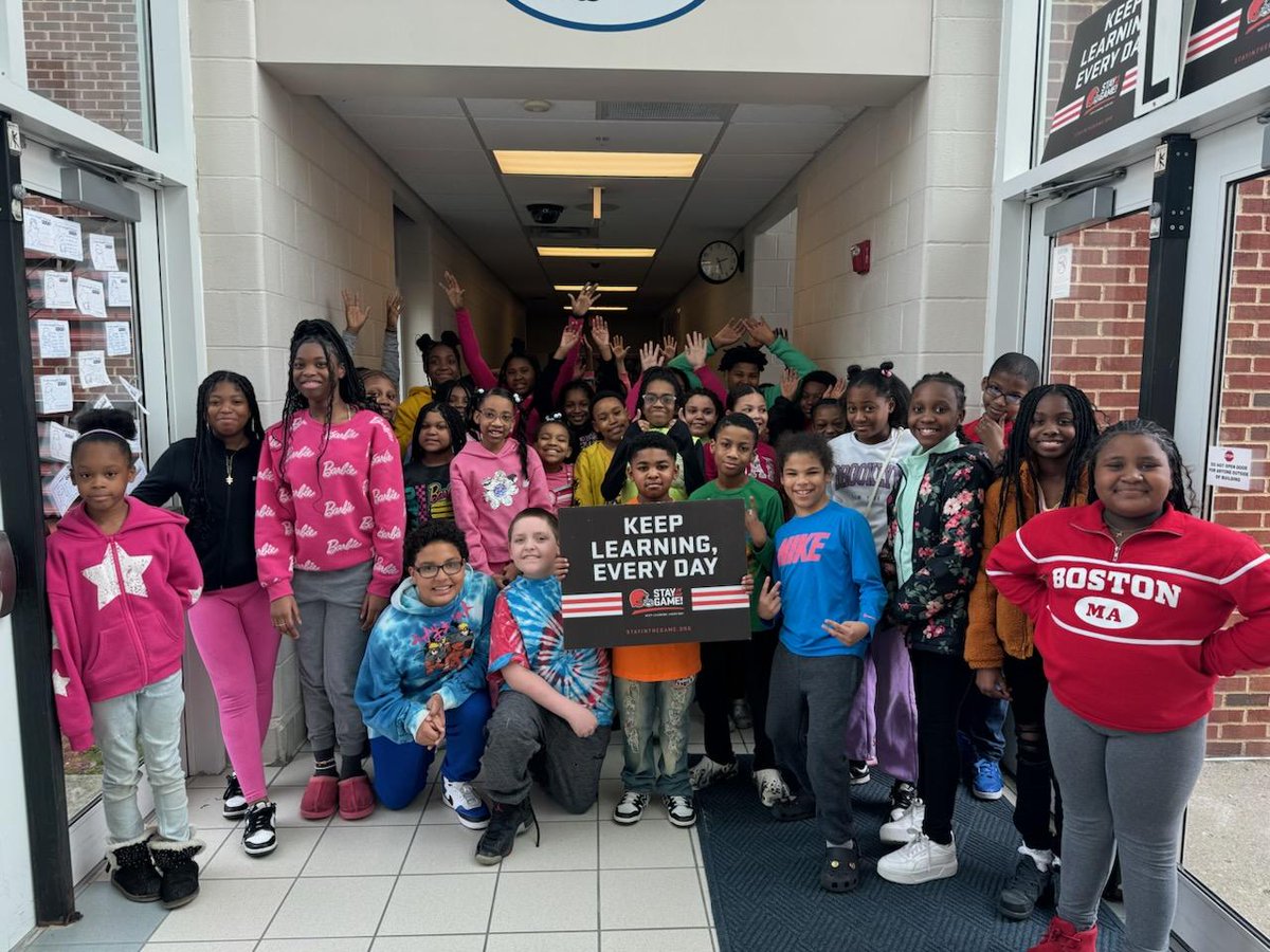 Students at @GarfieldHts Maple Leaf wore bright colors to celebrate @SITG_Browns because good attendance leads to BRIGHT futures! #StayInTheGame