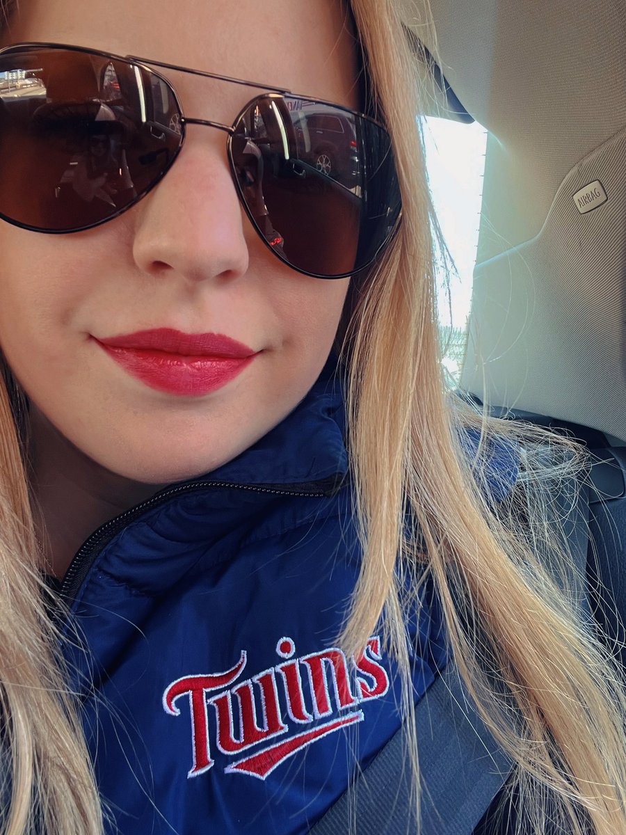 It’s the happiest day of the year! ⚾️ 💋🤘 @Twins #homeopener