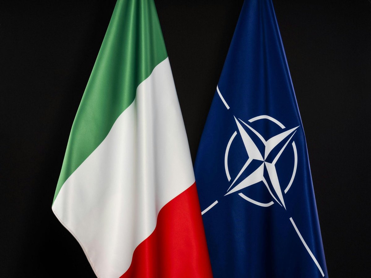 Today, on NATO 75th Anniversary, Italy confirms its steady commitment in the North Atlantic Alliance to protect freedom, peace & security. We join President #Mattarella in recognising in these harsh days the foresight of a choice made many decades ago. #1NATO75years #WeAreNATO 🇮🇹