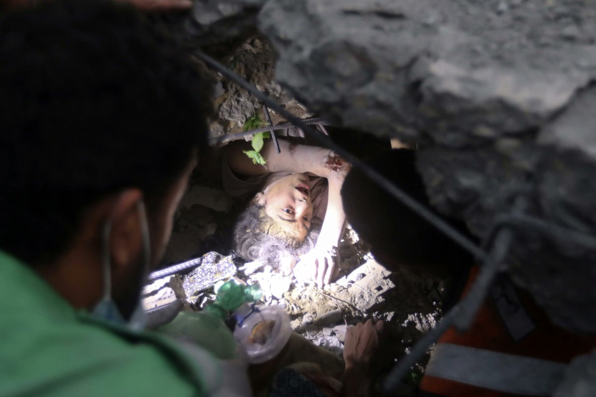 Israel's October 31 attack on a #Gaza residential building illustrates the devastating & foreseeable harm to civilians from the use of explosive weapons with wide-area effects in populated areas - @hrw hrw.org/news/2024/04/0… @explosiveweapon