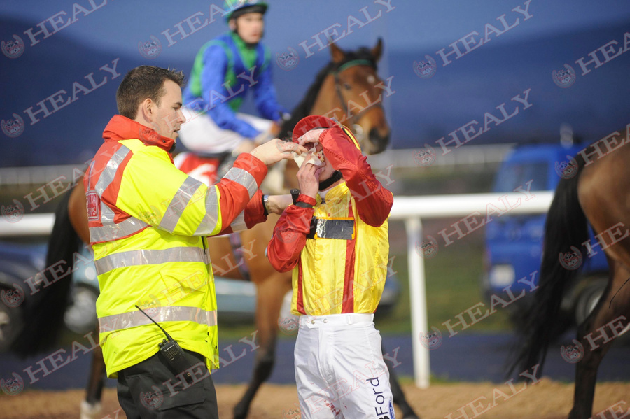 🐎 @DundalkStadium 4-April-2008 #fromthearchives #Healyracing #Memories #OnThisDay #16yearold @Paul_Hanagan gets sorted after a head butt to the nose... (c)healyracing.ie