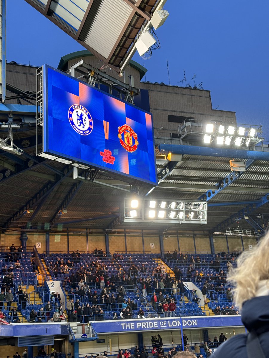 Chelsea vs Manchester United Come on United!! #CHEMUN