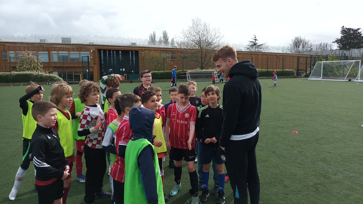 Brilliant end to our first week of Easter holiday camps, as we were joined by @BristolCity star striker @tommyconway__ Tommy was as always, brilliant with the kids, spent 2 hours with us, taking penalties, signing autographs, and having selfies. A real credit to club and City👏