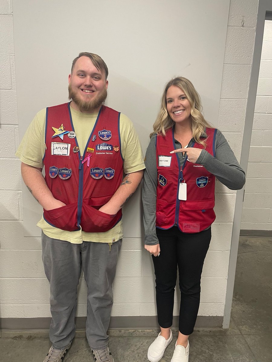 Shout out to Flooring DS Jaylon in Martinsville for being a PRO at Pro Credit! 🌟Not only is he driving Pro apps, he’s had success training his specialists on Pro Credit as well! <a href="/SomTo19626816/">Lowe’s OBX</a> <a href="/MikeLowes707/">Mike Mayes</a> <a href="/BenitoKomadina/">Benito.Komadina@Lowes</a> <a href="/Evanatlowes/">Evan Underwood</a> <a href="/BlueBoxR1/">@BlueBoxR1</a>