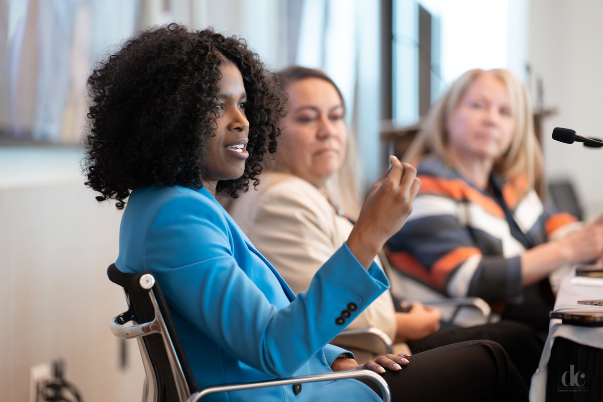 #HaynesBoone Pipeline Network & @ATT hosted @UTArlington pre-law students for a program prepping them for law school applications. A panel of first-year associates discussed life as a law student. Thanks to Camie Carlock McKee, Lauren Reed & Amber White for organizing the event.