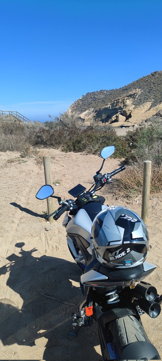 Su primerita vez en la playa, se la notaba nerviosa pero enseguida se ha soltado 🥹