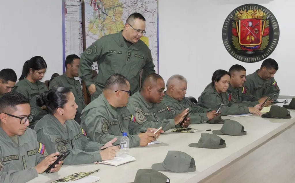 #EnFotos || La #FANB en el estado Aragua realizó conferencia y debate en el marco de los 205 años de la Batalla de las Queseras del Medio.