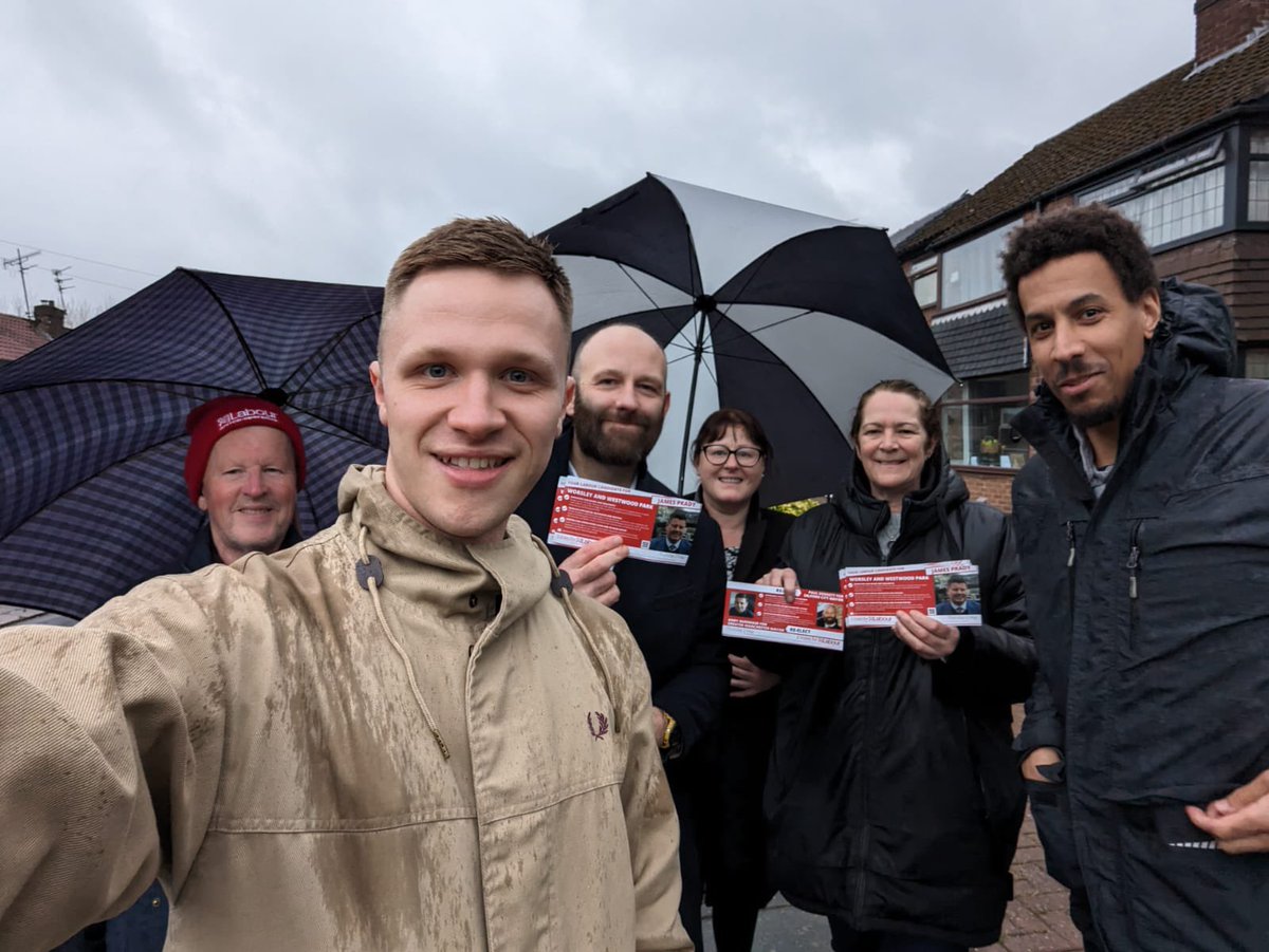 Rain didn’t deter us, great to be out with #TeamSalfordLabour 🌹 this evening in Worsley & Westwood Park, promoting our excellent local candidate James Prady, talking to residents about issues that matter to them & discussing the mayoral work in Salford & GM. #3VotesForLabour 🌹