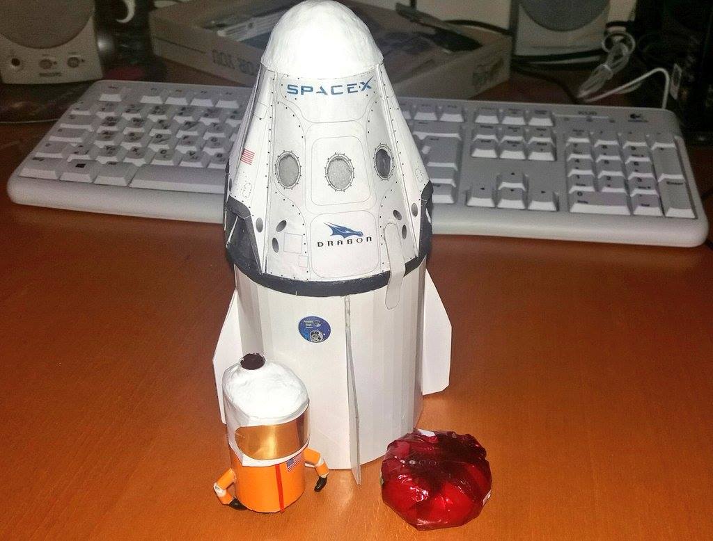 SEVEN YEARS ago we launched the first mini #SpaceX #Falcon9 #rocket with a cargo #Dragon ship. Spare parts and some cheese 🧀 for our V.I.P. #space explorer @Mausonaut were launched to @MoonDotStation !
That was the hottest cheese transporter ever #IMHO! 
#STEMEd #STEAM #MoonDot