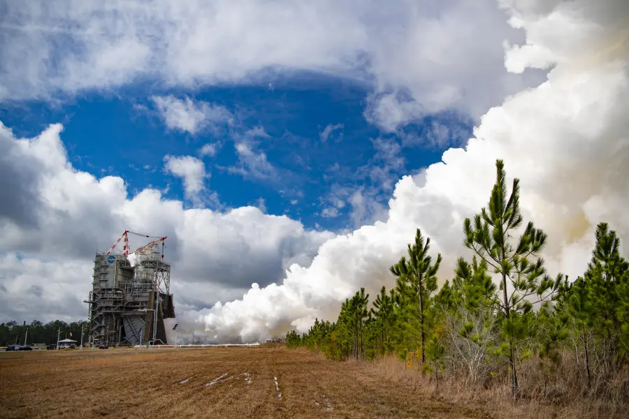 Fueled up! 🔥 @NASA conducted a full-duration RS-25 hot-fire test on April 3 at @NASAStennis, marking the final test of a series to certify the production of new RS-25 engines for future #Artemis flights of @NASA_SLS! Learn more about this achievement >> go.nasa.gov/3U3ziZu