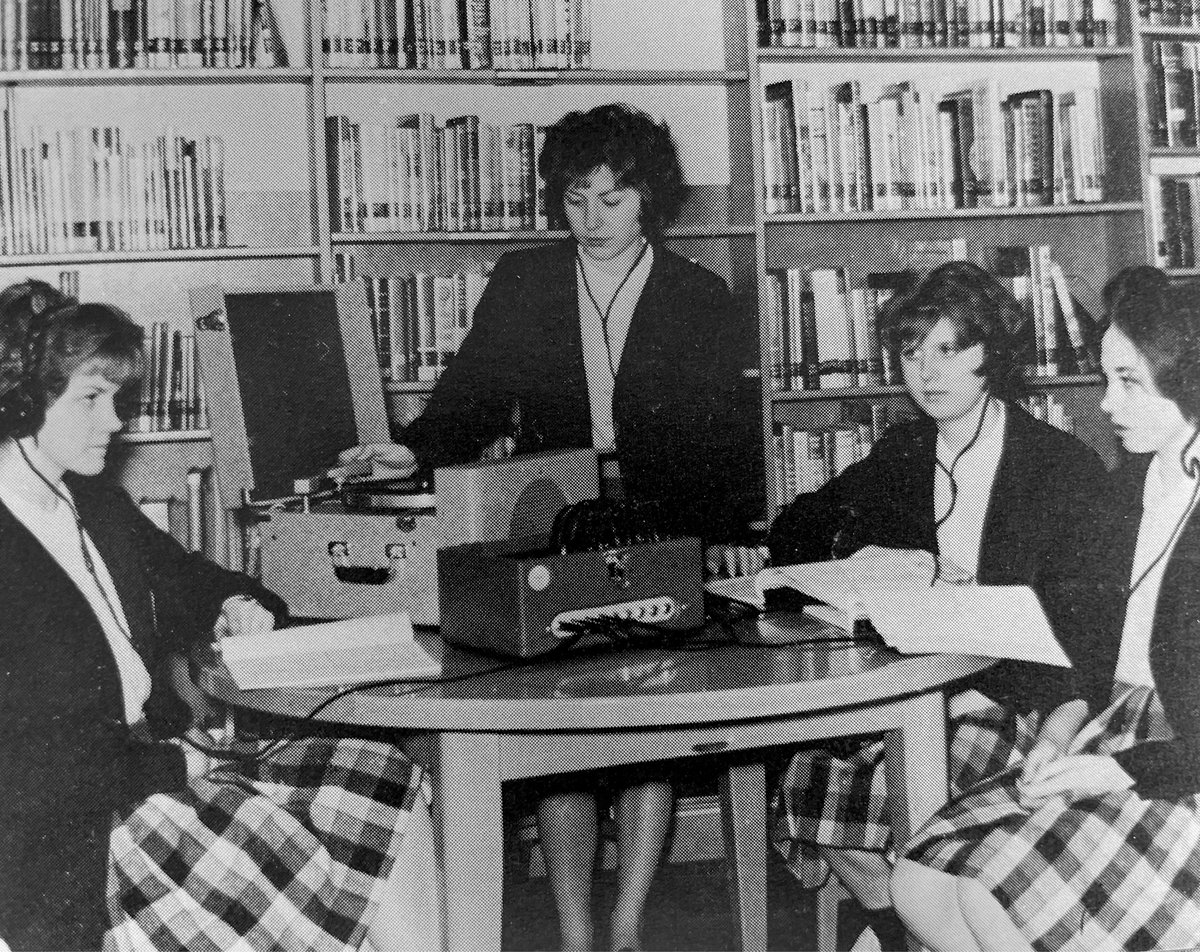 stjoanantida's tweet photo. This week’s #ThrowbackThursday comes from the 1962 Jeunesse. What was your favorite song in high school? https://t.co/G8F7BPo8kz