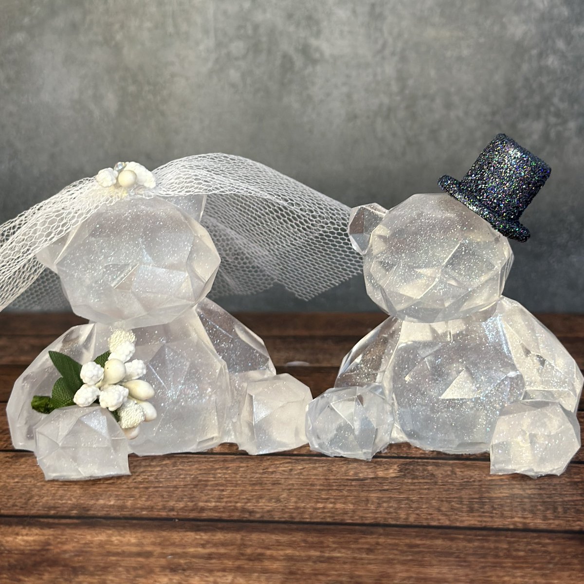 Just married sweet little bear couple perfect for a wedding present or even on top of your wedding cake
#handmadewithlove #handmade #cute #resinartwork #resinartist #resincreations #resinart #resin #happycouple #weddinggift #caketopper #caketopper #caketoppers #cutebears