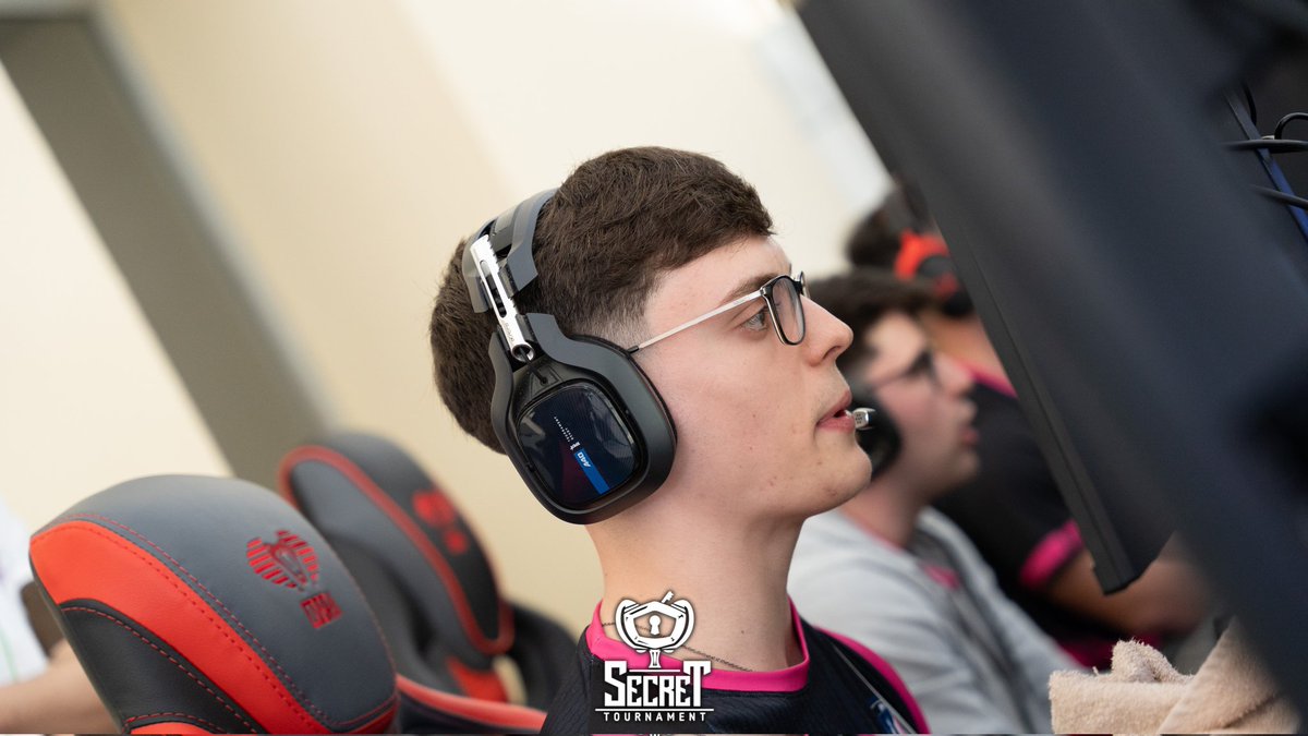 #SecretCODLegends #SecretCOD

Hoy te compartimos las fotos de @UltraInstinct_8 🙌🏻.

Cada imagen es un recuerdo de la emoción vivida durante la LAN, las mejores estrategias y partidas inolvidables.

A los 30 likes en el post, publicaremos el siguiente equipo.

🔗 •