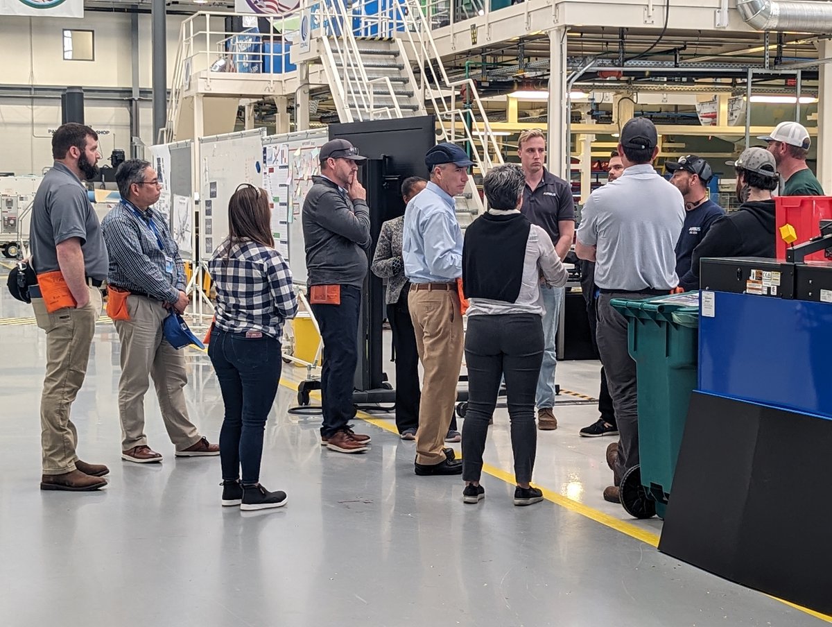 On this #NationalWalkAroundThingsDay, our #TeamAirbus members welcomed Airbus Americas CEO Jeff Knittel as he walked around the #A220 and #A320 Family assembly lines in #Alabama – speaking directly to our professionals who prioritize #safety and #quality every day.