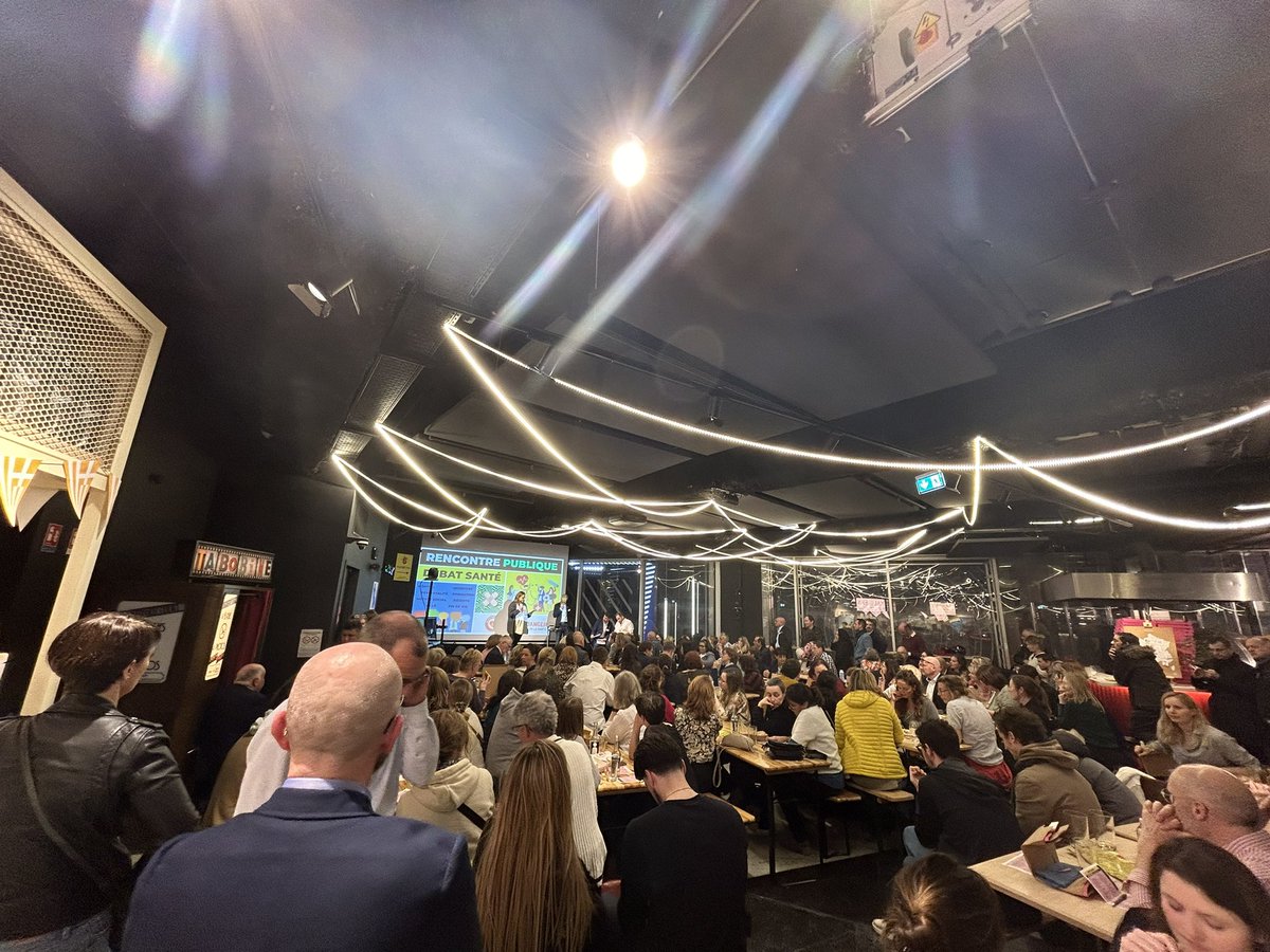 lafee76190836's tweet photo. 🔥🔥🔥+ de 400 personnes pour écouter et échanger autour de notre système de soin, notre bien commun 
@sedatif @ChicheArnaud #RencontrePublique #Lille #GrandScene #hautsdefrance https://t.co/FEkzERLs5h
