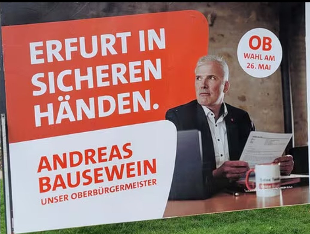 Auf der (noch nicht zulässigen) Großfläche von Andreas #Bausewein hält dieser augenscheinlich eine ausgedruckte (!) Mail in der Hand. Das Bild sagt mehr als 1000 Worte, über den Zustand der Verwaltung hinsichtlich der #Digitalisierung. Es fehlt nur noch das Faxgerät.