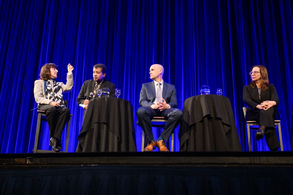 Some photos from the 2024 Isaac Asimov Memorial Debate. As you can tell, it was pretty cordial — no fisticuffs, and no hurt feelings (that I know of, anyway). 🤘