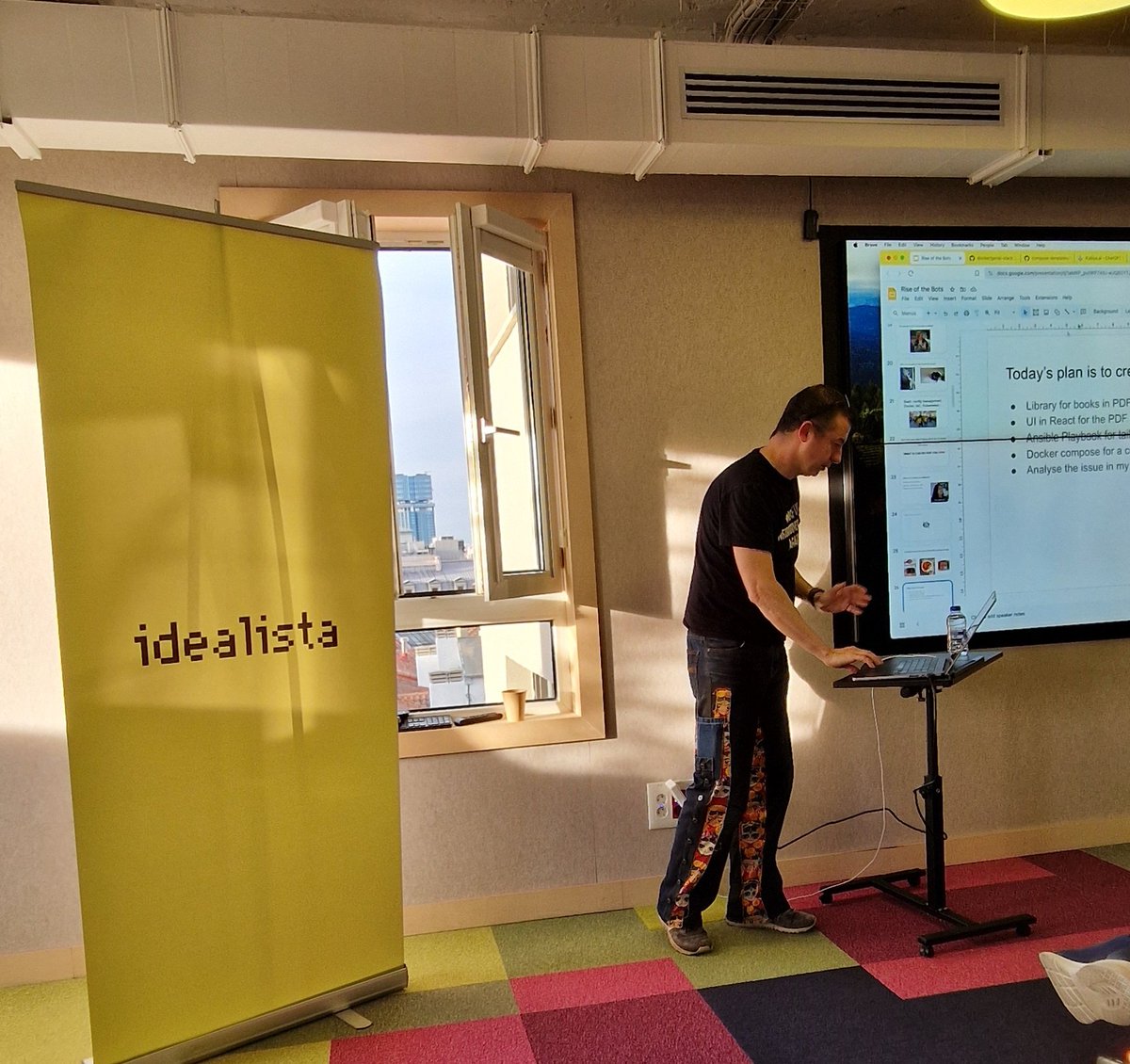 MadridDevops's tweet image. Muchas gracias a los dos ponentes de hoy en #madrid_devops, @ipedrazas  y @AngelBarrera92, al público asistente por su participación (Full House!) y a @idealista por ceder su maravillosa oficina.