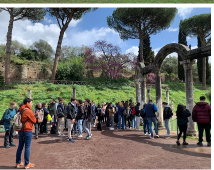 Fragonard82's tweet photo. #séjourpédagogique à Rome pour des élèves de 3ème!découverte de l'héritage des mondes anciens mais aussi  une #ouverture culturelle européenne pour nos élèves! https://t.co/Hx5TV8EkyX