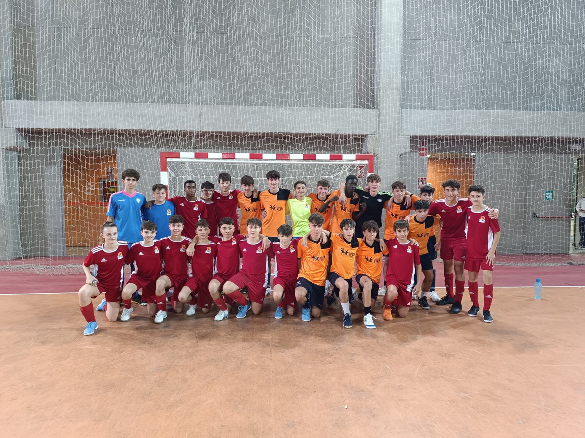 Nuestro cadete disputa un partido preparatorio contra la preselección sub14, un partido entretenido e interesante.
@ffib_oficial @vivasportsescueladeportiva #mallorca