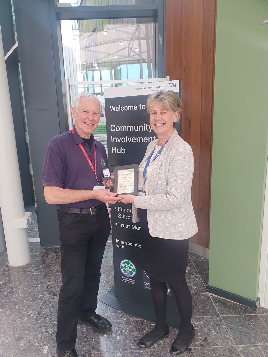 Congratulations to King's Mill volunteer Richard who received his 15 year award today. Richard was one of our first way-finders recruited to support patients & visitors to navigate their way from the new main entrance 🎖️ @SFHFT @jothornley22 @JoyWils72609355 @EmmaMusgro57244