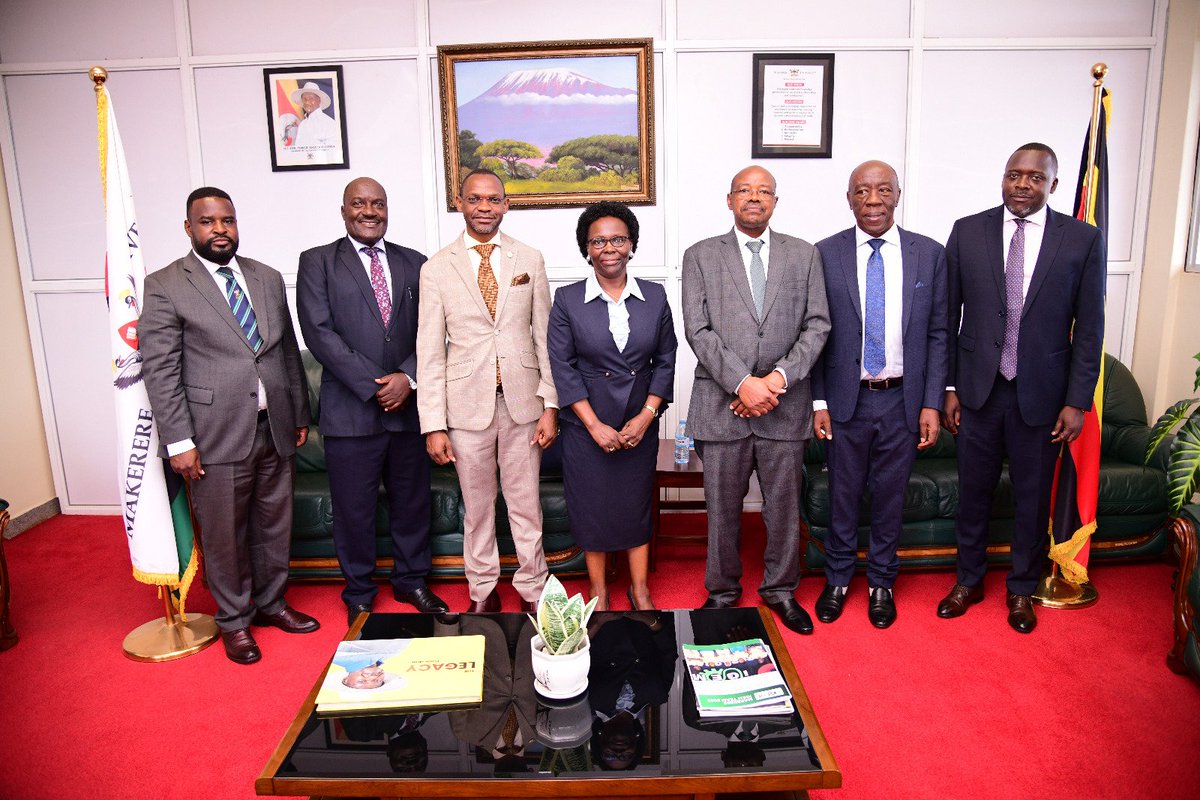 Minister of State for Planning, Hon. @AmosLugoloobi has rallied @Makerere staff & students to participate in #UgandaCensus2024. The census will inform decision making & planning for national resources @StatisticsUg @allenka79 @DICTSMakerere @RIFMakerere