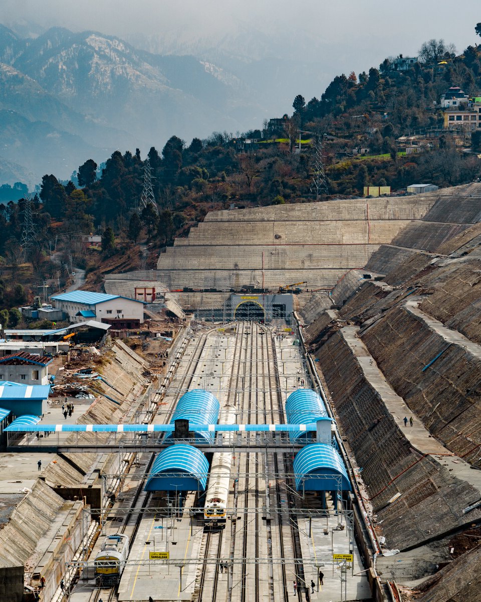 Beautiful Sangaldan Railway Station in Ramban, Jammu & Kashmir !! The station is part of USBRL and has been carved out from a hill. #IndianRailways @RailMinIndia @AshwiniVaishnaw @RailwayNorthern