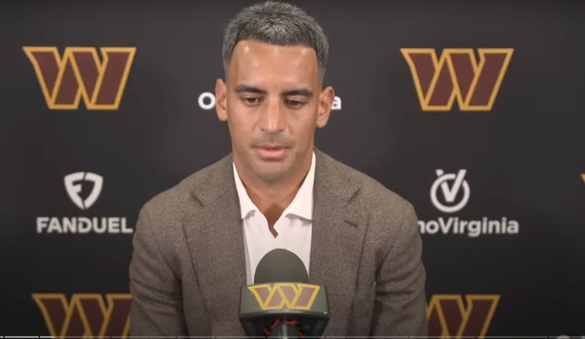 RachelBitecofer's tweet photo. Marcus Mariota is finally old enough (looking) for me to date!!
You’d think he was the president and not an nfl back up. #GoingGrey https://t.co/88hXMHQhMW