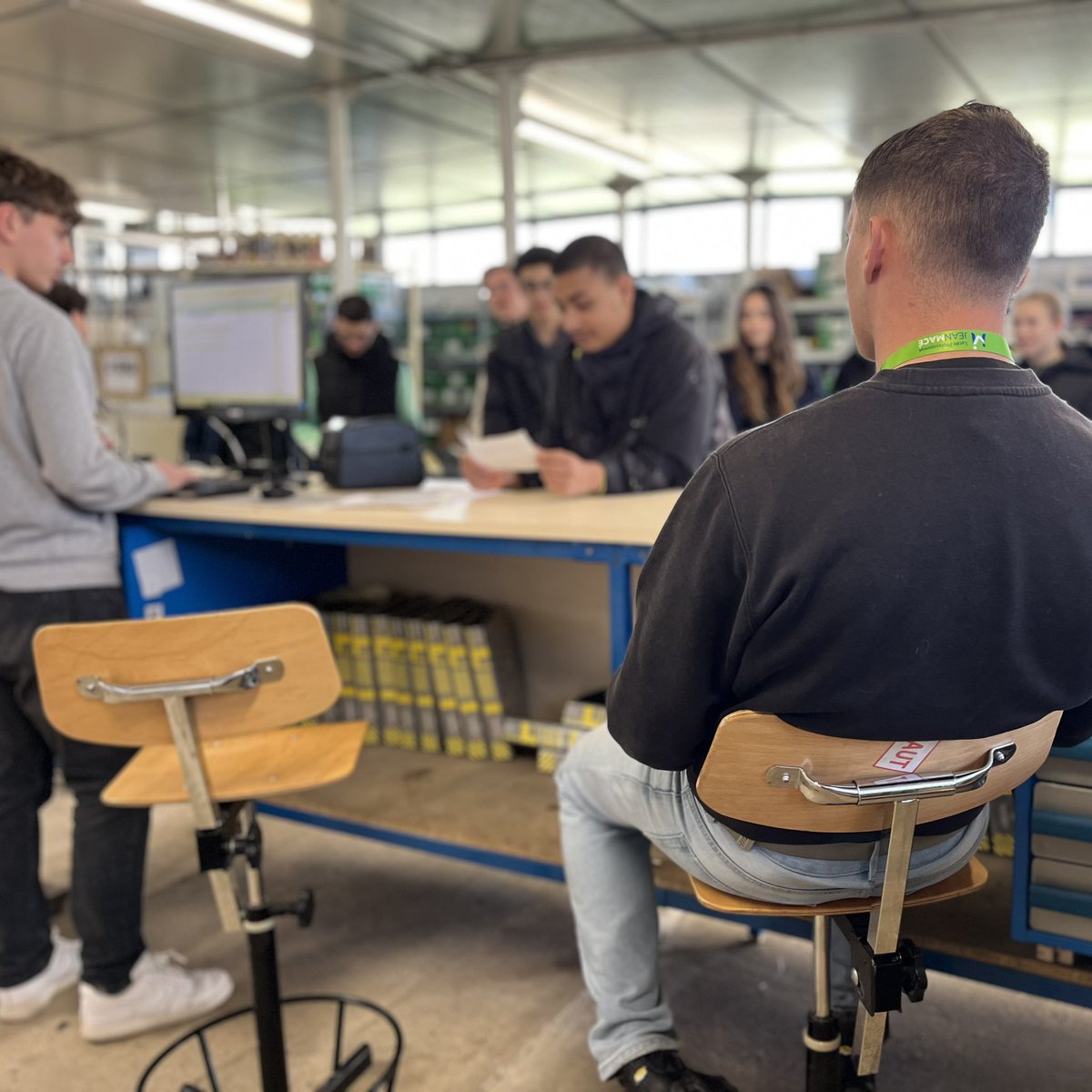 LyceeJeanMace's tweet photo. Forum Logistique @lyceejeanmace 4ème édition ! + de 400 collégiens découvrent les plateaux techniques 👷🏻♀️👷🏽♂️ et les entreprises et métiers présentés par des pros 👍 Bravo et merci à tous ! #alternance #CIRFA @AFT_TL @RecrutemenTerre @acnancymetz @Dsden57 @MarineNationale https://t.co/M8HWen4VVj