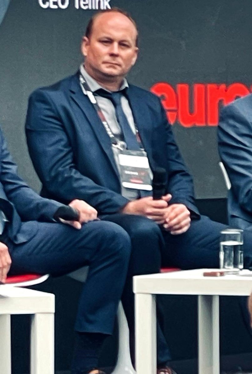 JakubKaras3's tweet photo. Dnešní panelová diskuze na #Dronecon na ČVUT CIIRC v Praze k tématu pokročilého využití dronů, U-space a Innovative Air Mobility. ✈️ #drony #IAM #Uspace #inovace #letectvi https://t.co/JDWdD57ykc