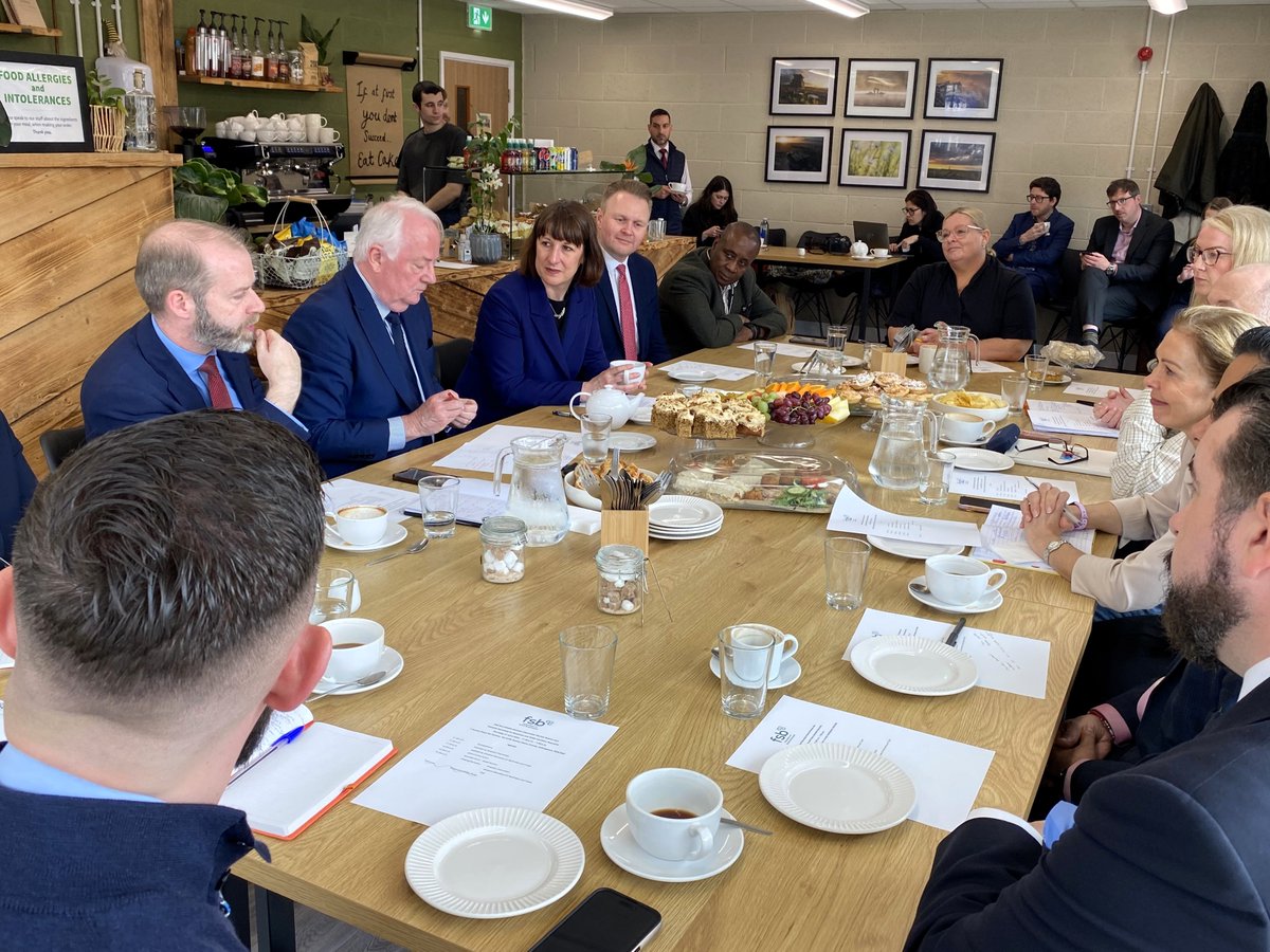 A very productive roundtable meeting in Nottinghamshire today, with Shadow Chancellor @RachelReevesMP and Shadow Business and Trade Secretary @jreynoldsMP, looking at @UKLabour's plan to support small businesses 🏬 ➡️ Lots of discussions on how to ensure that the UK's 5.5