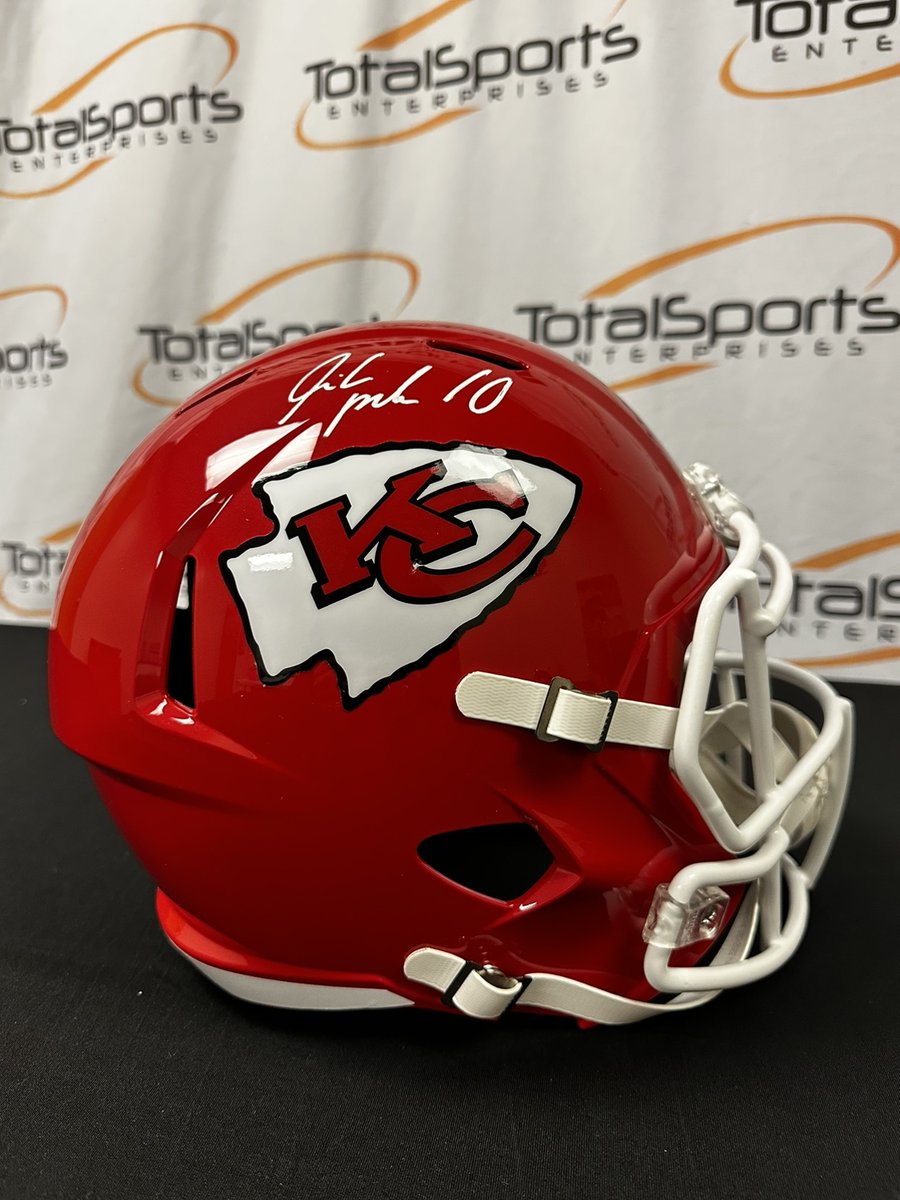 DEAL OF THE DAY! Isiah Pacheco autographed full size speed replica helmets: $299! Discount code' 'FULLSIZE10' This discount code can only be used THREE times 👀 ⬇️⬇️⬇️ tsekansascity.com/products/isiah…