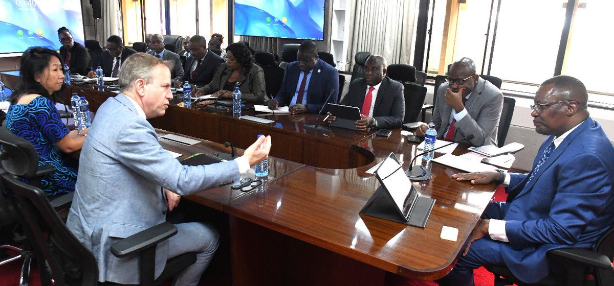 UnescoEast's tweet photo. 🎉 Today, @UNRC and @UNESCO held a fruitful meeting with @MoICTKenya senior leadership - CS Eliud Owalo and Permanent Secretaries, Prof Edward Kisiangani &amp; Eng John Tanui on @UN SDG Joint Fund #DigiKen project to build a thriving digital platform ecosystem in Kenya. https://t.co/gU4Tna08eg