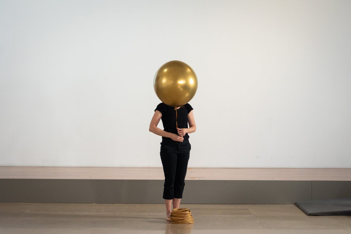 centredelcarme's tweet photo. 💬 Nova programació de #CCCCPerformance!

🗒 5 abril - 19h | Conversa des de la pràctica artística amb Dominic Jasmin, compositor i improvisador de Canadà.

🗒 12 abril - 19h | Escriptura i performance a través d'una reinterpretació de les Gregueries de Ramon Gómez de la Serna. https://t.co/9B4VRb4M1y