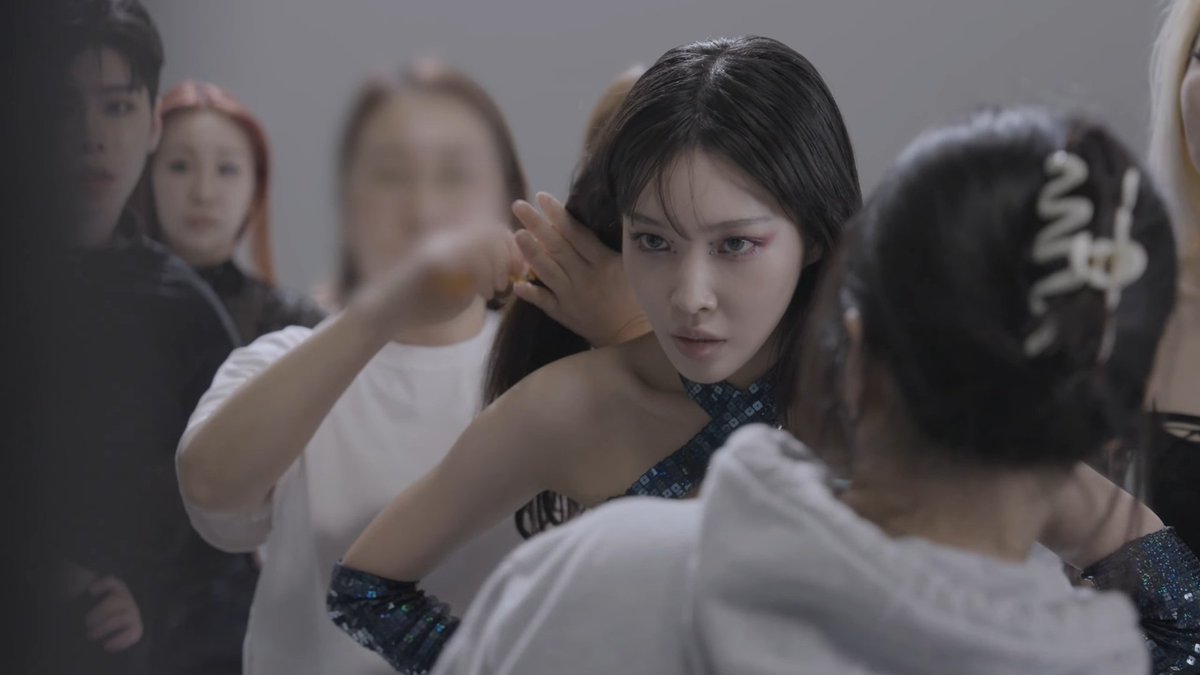 thinking abt chungha tweet media