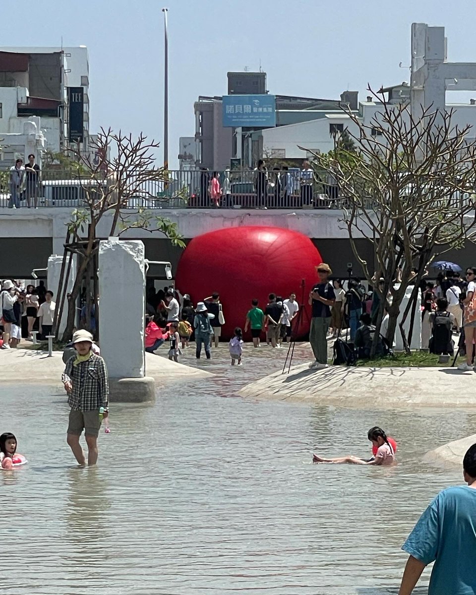 KemuriYanCh's tweet photo. 踩點成功(?)
#redballproject #RedBall #Taiwan #Tainan #紅球計畫 #紅球 #臺南 #臺南400 #河樂廣場 https://t.co/aJfuhbd9Fz