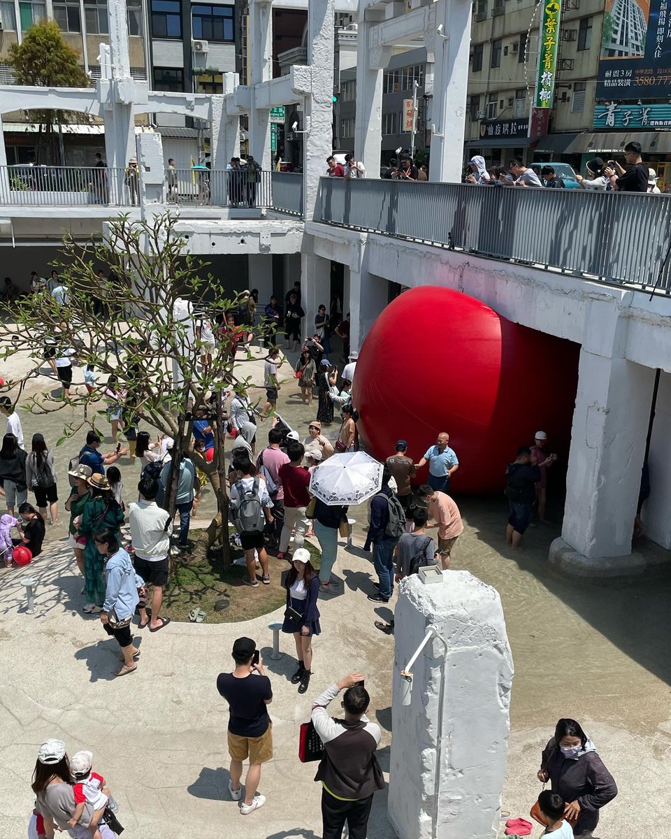KemuriYanCh's tweet photo. 踩點成功(?)
#redballproject #RedBall #Taiwan #Tainan #紅球計畫 #紅球 #臺南 #臺南400 #河樂廣場 https://t.co/aJfuhbd9Fz