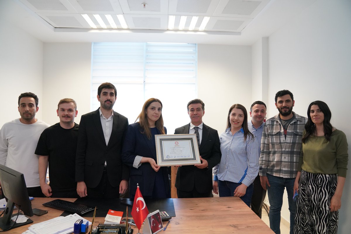 O zaman başlasın #Siverek yüzyılı.

Hemşehrilerimiz adına mazbatamızı almış olduk. 

Ben tüm hemşehrilerime bizlere bu görevi layık gördükleri için teşekkür ediyorum. 

Seçim sürecinde İlçe teşkilat Başkanımız <a href="/Nedim_Lale_/">Nedim Lale</a> , ana kademe, kadın kolları, gençlik kolları başta olmak