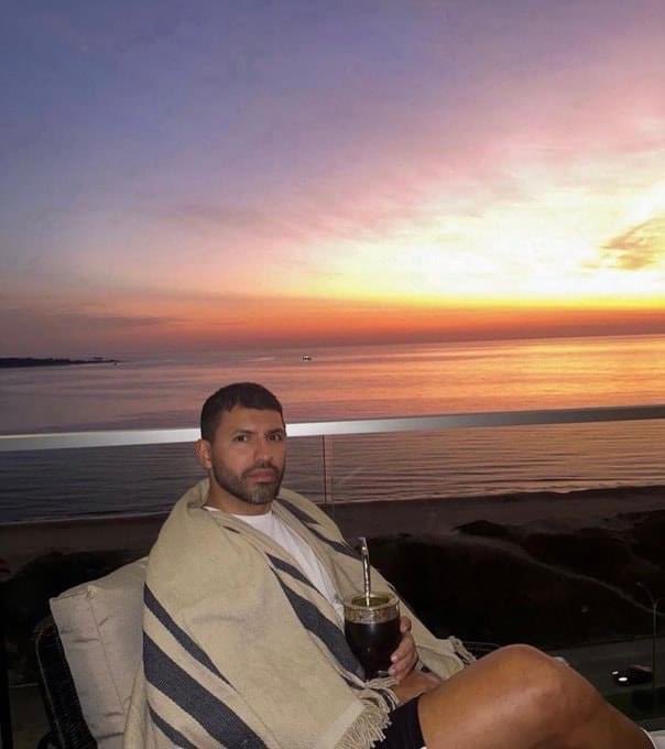 yo y los pibes esperando q los q suben historia nos jueguen: