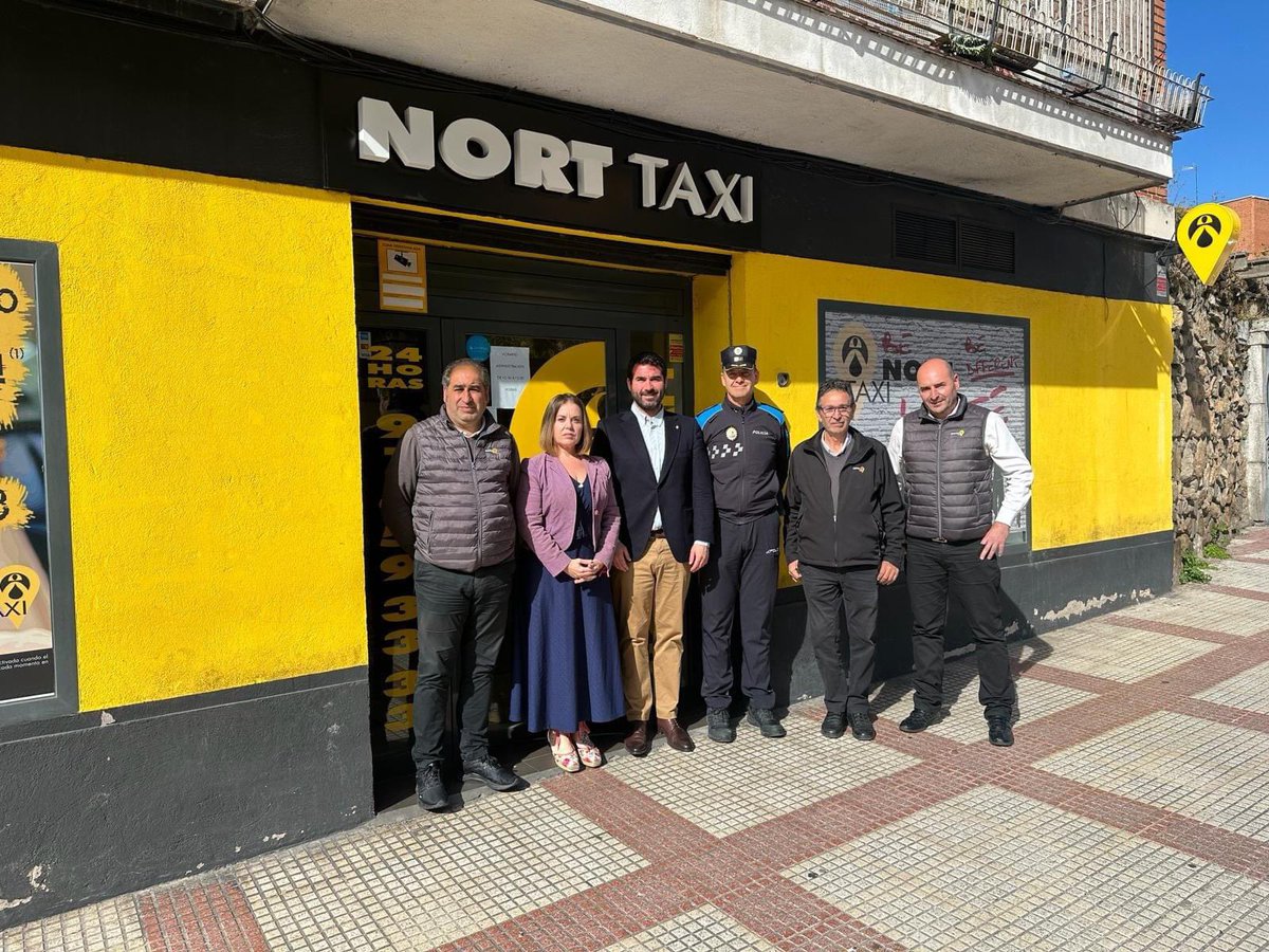 Hoy hemos mantenido una reunión con el Concejal de Movilidad Charlie y con  Antonio Pardo, Jefe de La Policia Local de Alcobendas.
Siempre Positivas e Instructivas para mejorar la colocación de las paradas de Taxi en Alcobendas.