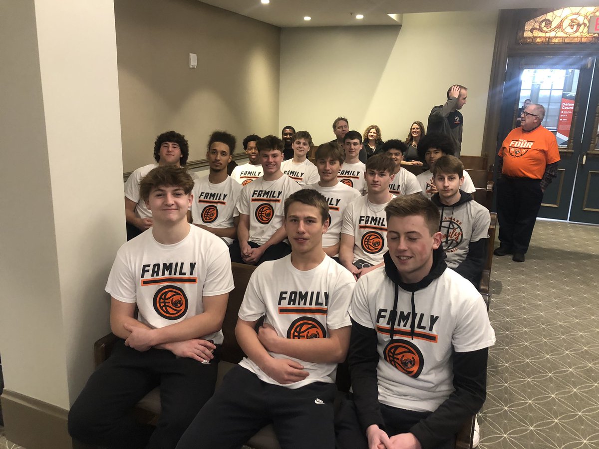 Thank you Delaware County Commissioners for inviting the Hayes Basketball team to the Historical County Court House this morning. Reading the Proclamation was special for the coaches and players. Pacer Nation! 🐎
