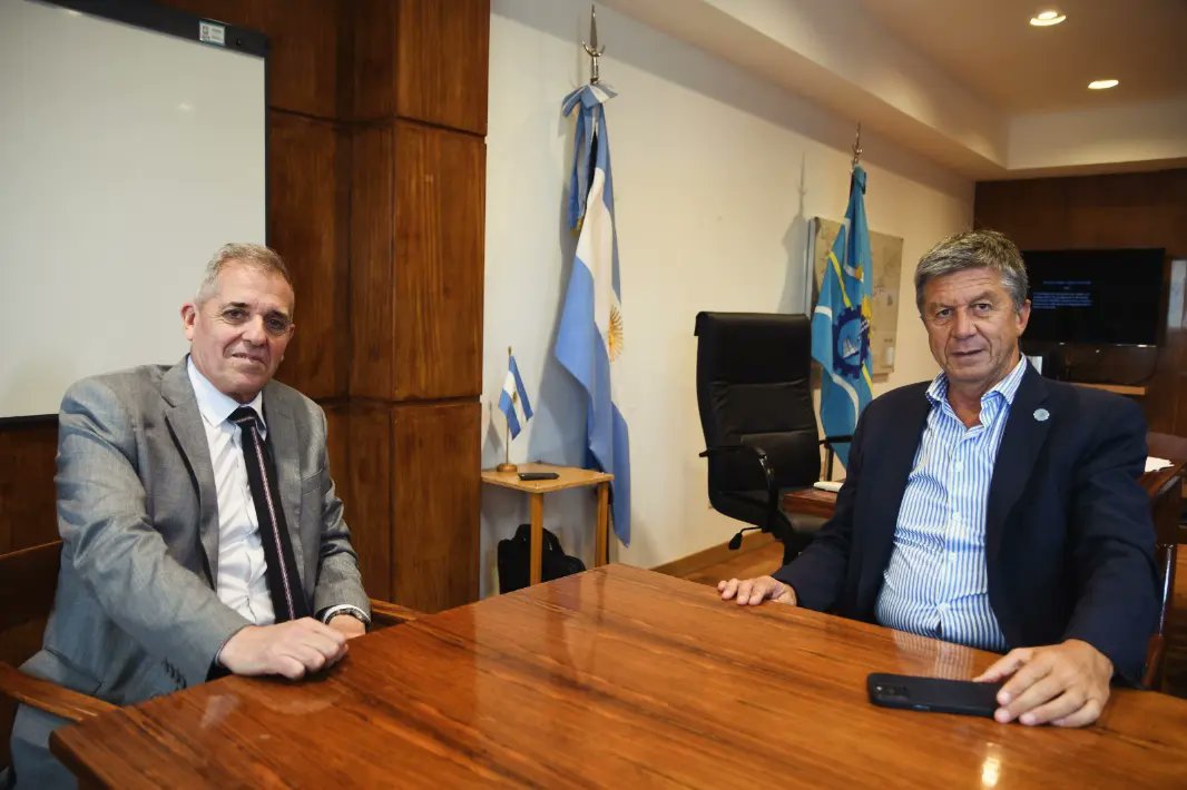 gustamenna's tweet image. Me reuní con el ministro de Educación del #Chubut, @joseluispunta, con quien hicimos un repaso de las acciones que lleva adelante para asegurar el derecho a la educación en la provincia. 

#Educación
#JuntosPorLaEducación
@EducacionChubut